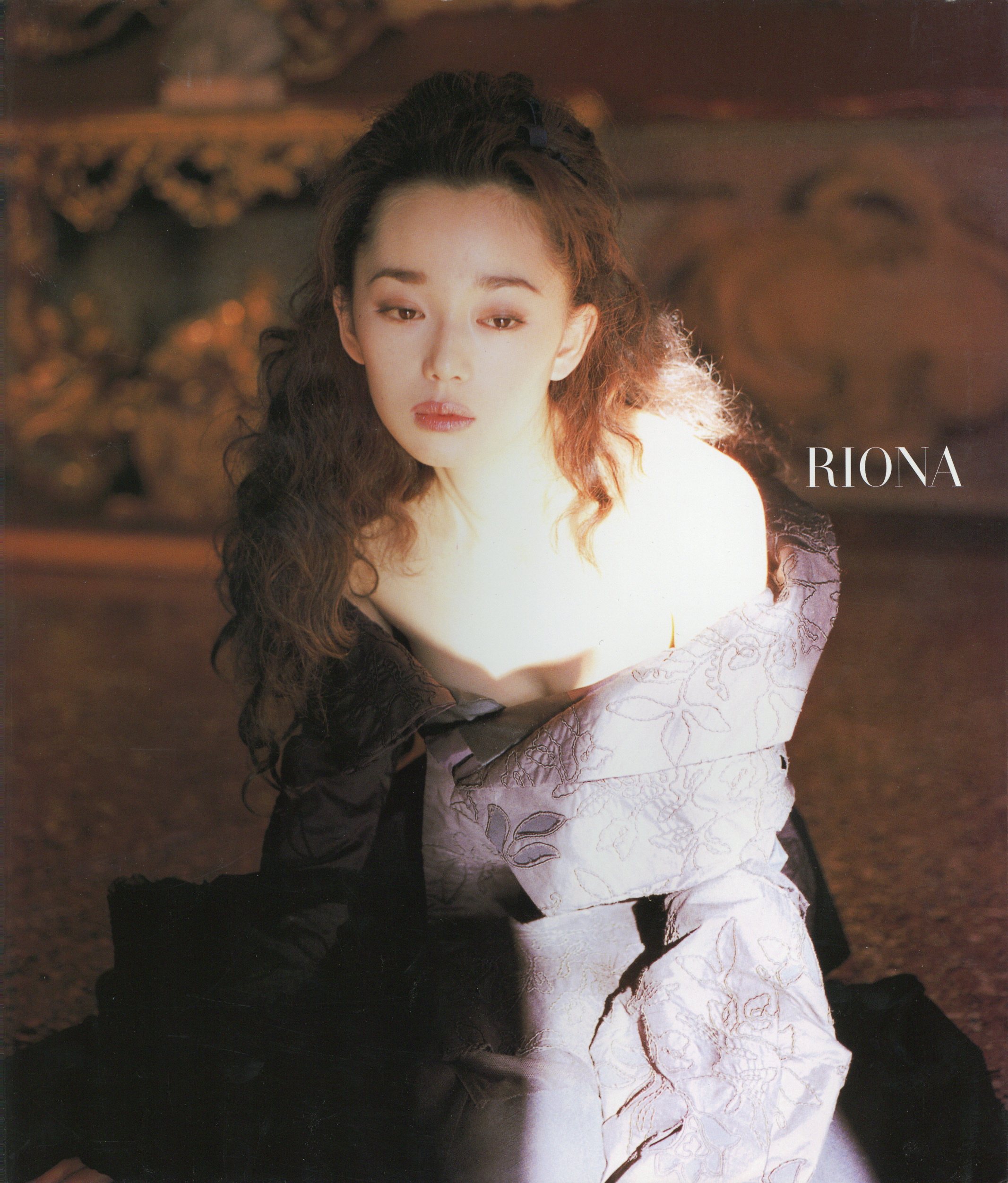 es_riha0000-ai-mrskinlove-edit-b.jpg